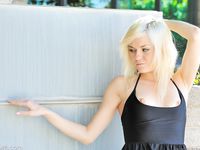 Chloe makeup tool stuffing