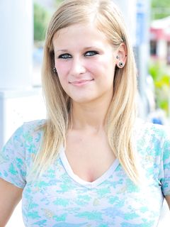 Alice is pretty in blue