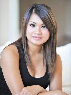 Annie shows off her tasty body